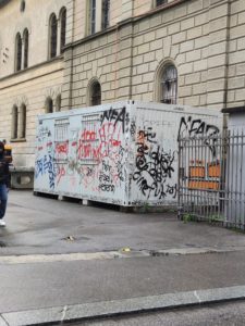 Zuerich Schweiz Schmierereien Graffitis Sprayereien Littering A14